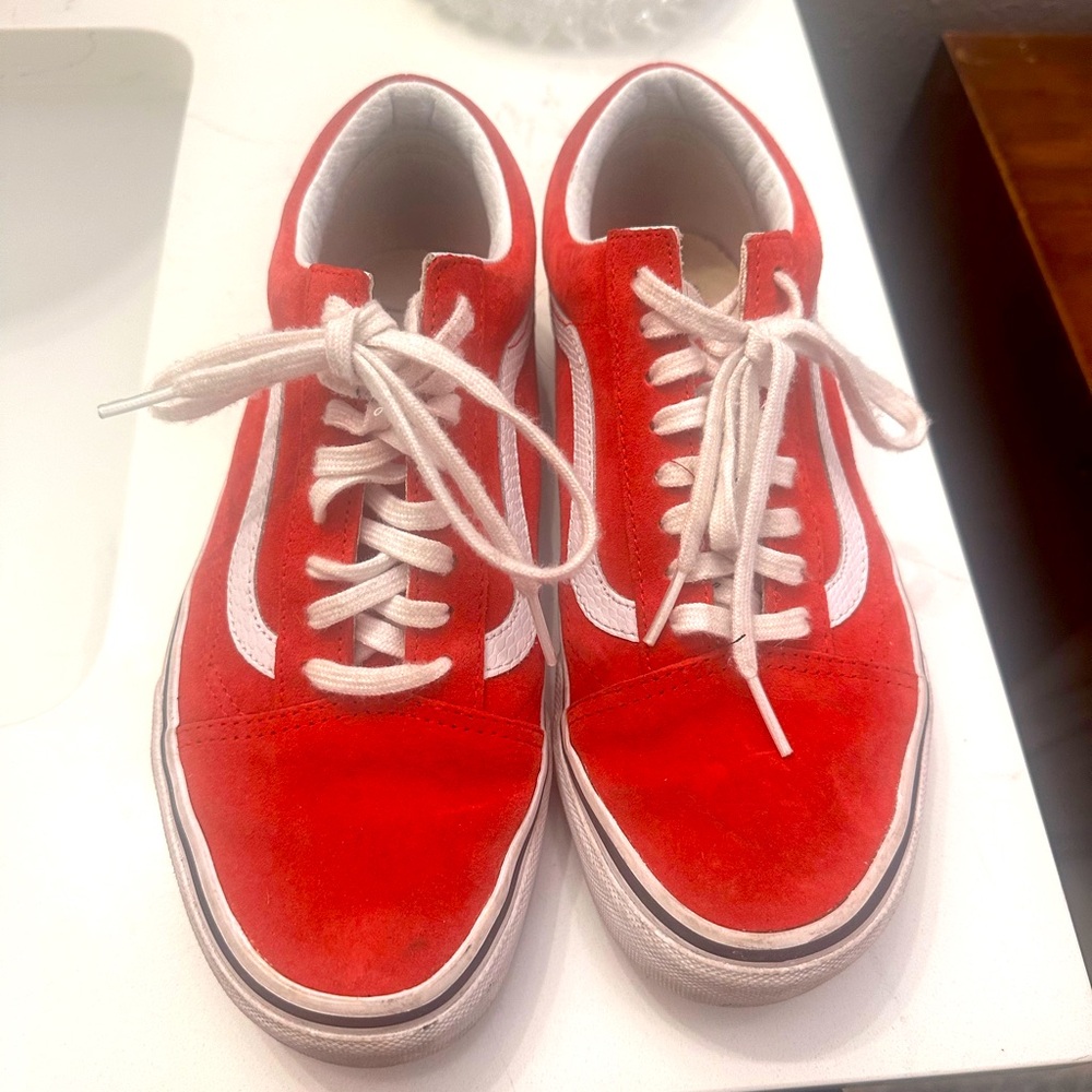 Women’s red vans